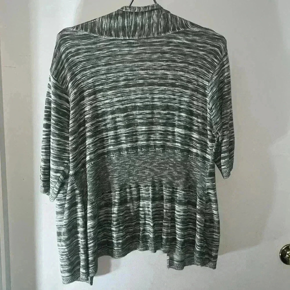A.N.A Green and White Short Sleeve Sweater-Large - Picture 3 of 3